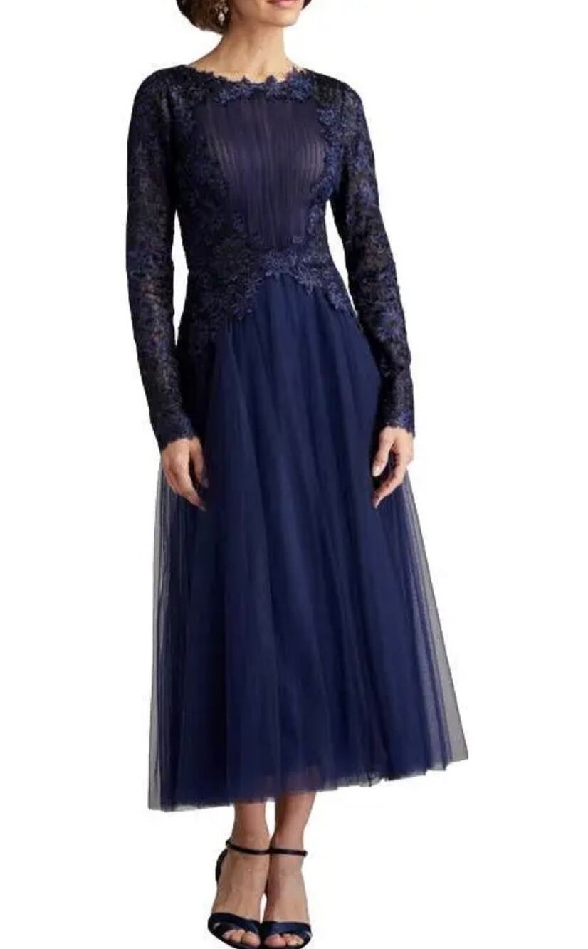 TADASHI SHOJI Embroidered Fit & Flare Cocktail Dress size 8 (NWOT)